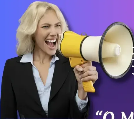 Leitora anunciando com um megafone